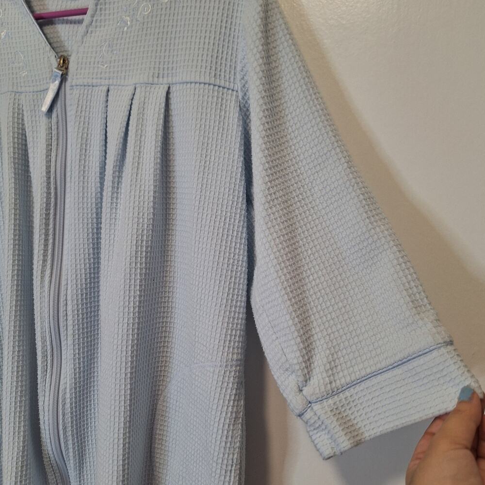 Miss Elaine Petites Baby Blue Embroidered Housecoat Petite Medium - Picture 3 of 7